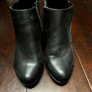 White Mountain Heeled Leather Boots Black Size 9